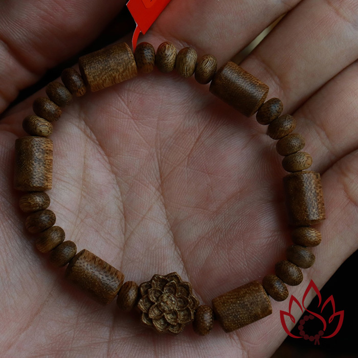 Vòng Trầm Hương Bất Quy Tắc | Charm Hoa Sen | 8 Ly | Trầm Tốc Kiến Tự Nhiên Lâu Năm